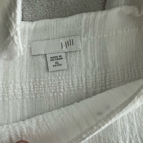 White Sleeveless Women's Top - Picture 3 of 5